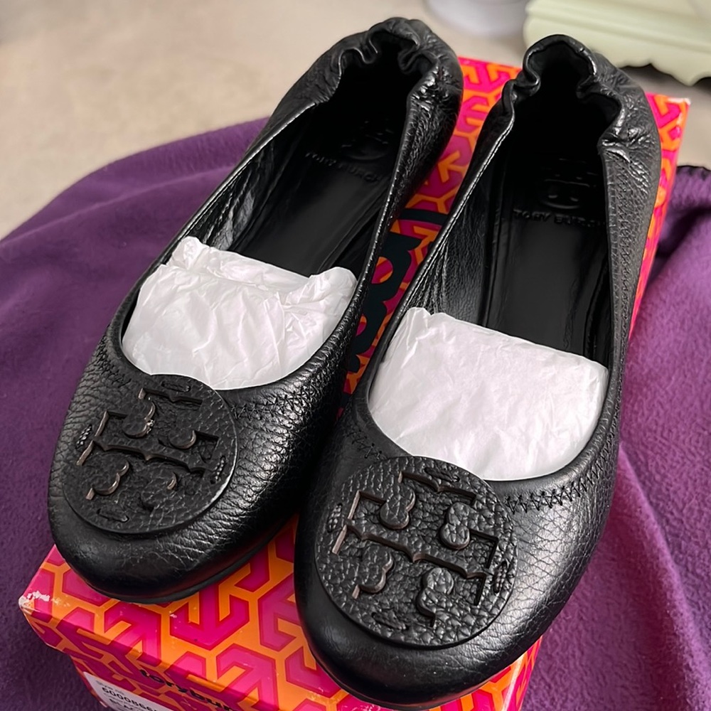Tory Burch Reva Tumbled Leather Tonal Logo Flat, Black 7.5